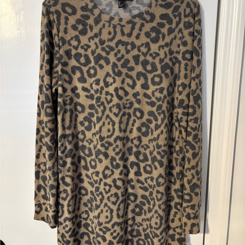 Forever 21 Beige and Gray Patterned Sweater